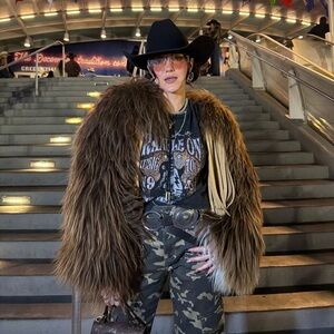 Crop Graphic Tee in Black